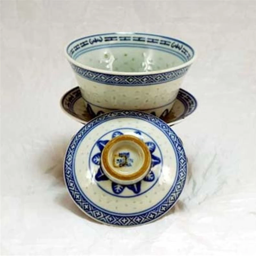 1970s Hand-Painted Blue and White Porcelain Gaiwan with Rice Grain Pattern by The Chinese Tea Shop